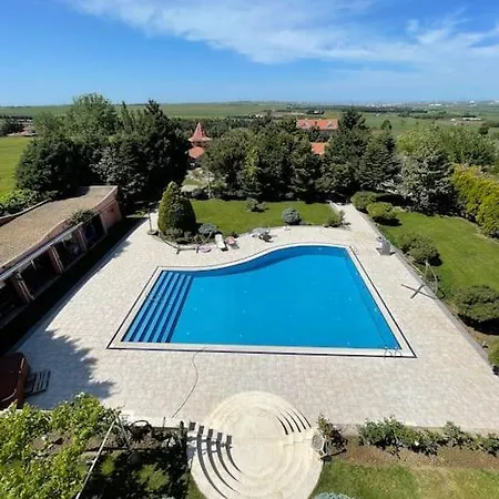 Villa Gazitepe'de 3 Katlı, Havuzlu Lüks