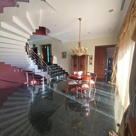 Villa Gazitepe'de 3 Katlı, Havuzlu Lüks