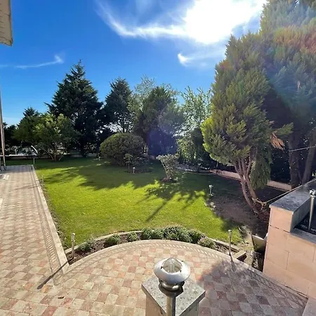 Villa Gazitepe'de 3 Katlı, Havuzlu Lüks