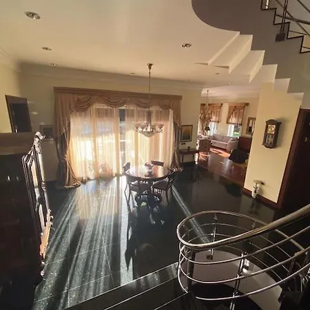 Villa Gazitepe'de 3 Katlı, Havuzlu Lüks *