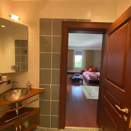 Villa Gazitepe'de 3 Katlı, Havuzlu Lüks *