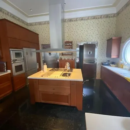 Villa Gazitepe'de 3 Katlı, Havuzlu Lüks
