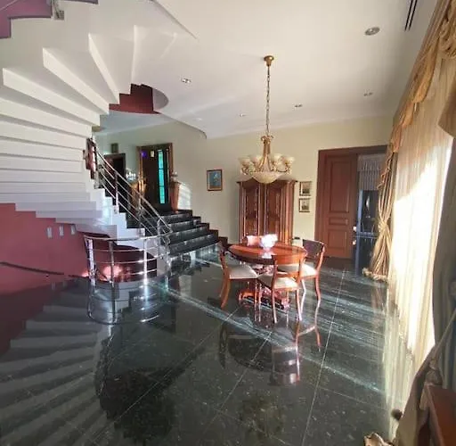 Villa Gazitepe'de 3 Katlı, Havuzlu Lüks