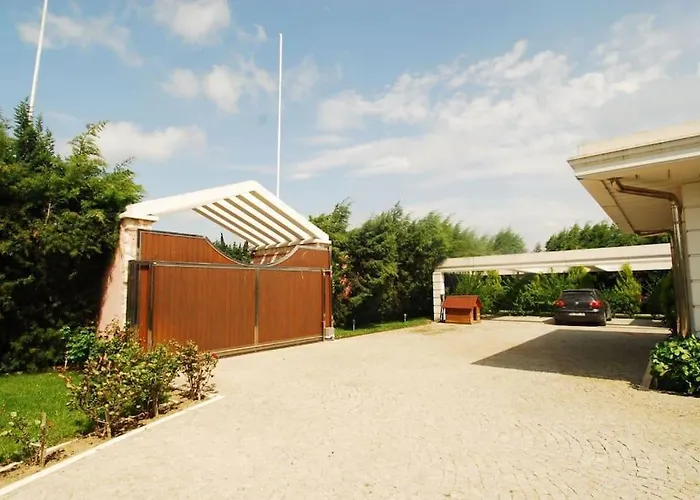 Gazitepe'de 3 Katlı, Havuzlu Lüks Silivri