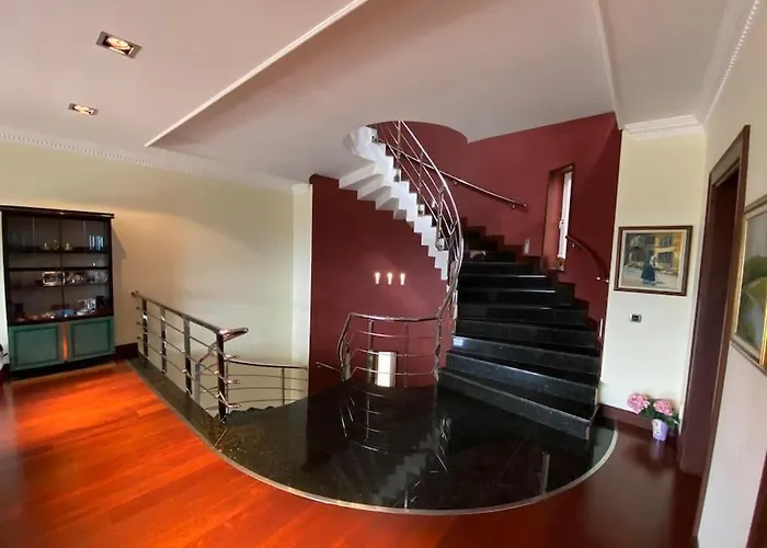 Villa Gazitepe'de 3 Katlı, Havuzlu Lüks *