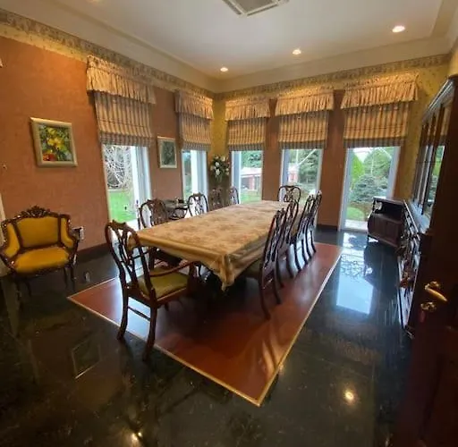 Villa Gazitepe'de 3 Katlı, Havuzlu Lüks Silivri