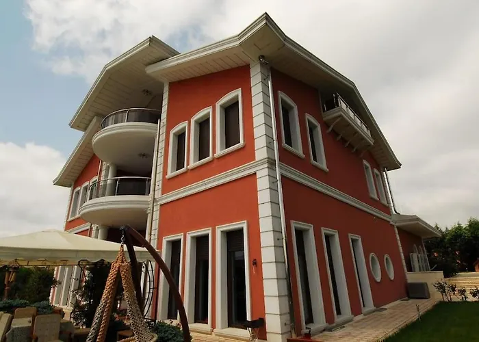 Villa Gazitepe'de 3 Katlı, Havuzlu Lüks *