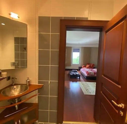 Villa Gazitepe'de 3 Katlı, Havuzlu Lüks *