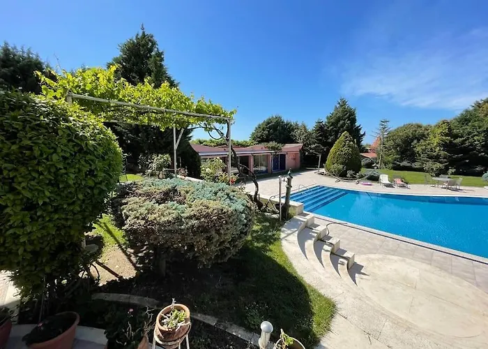 Gazitepe'de 3 Katlı, Havuzlu Lüks Silivri