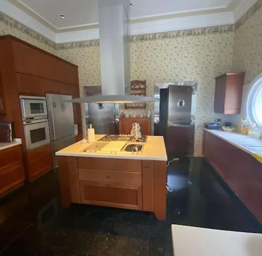 Villa Gazitepe'de 3 Katlı, Havuzlu Lüks