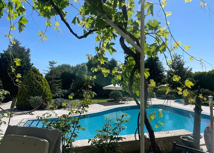 Villa Gazitepe'de 3 Katlı, Havuzlu Lüks *