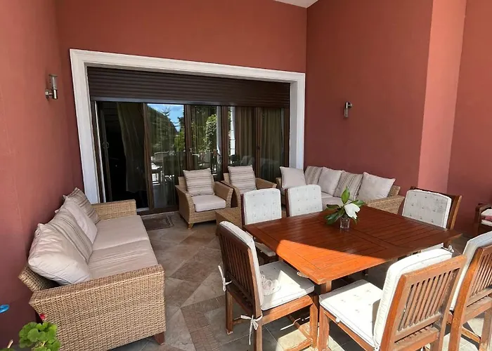 Gazitepe'de 3 Katlı, Havuzlu Lüks