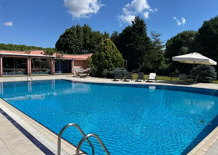 Gazitepe'de 3 Katlı, Havuzlu Lüks * Silivri